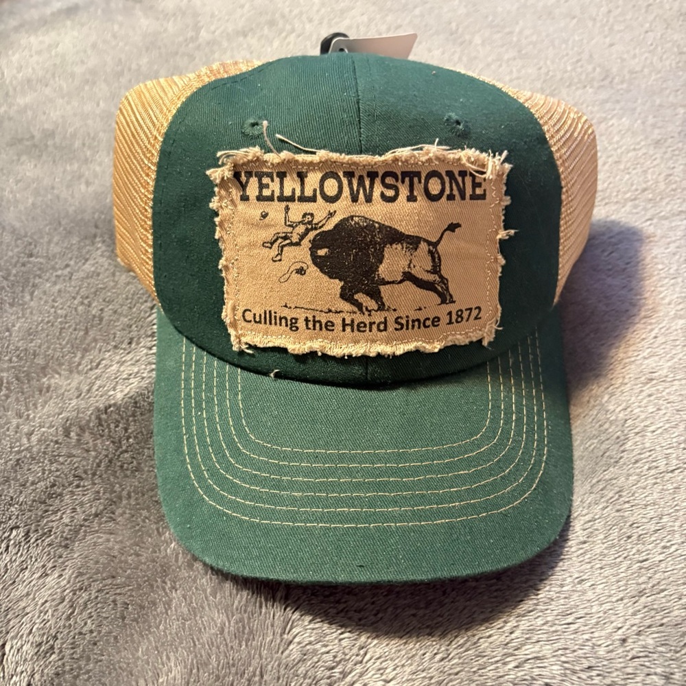 Yellowstone Snap Back Mesh Trucker Hat Cap NWT